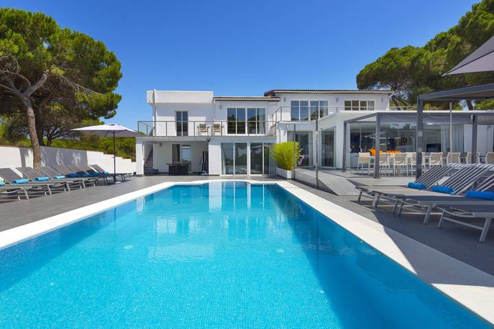 Villa pour 22 personnes, avec sauna et piscine ainsi que jardin et terrasse à Marbella