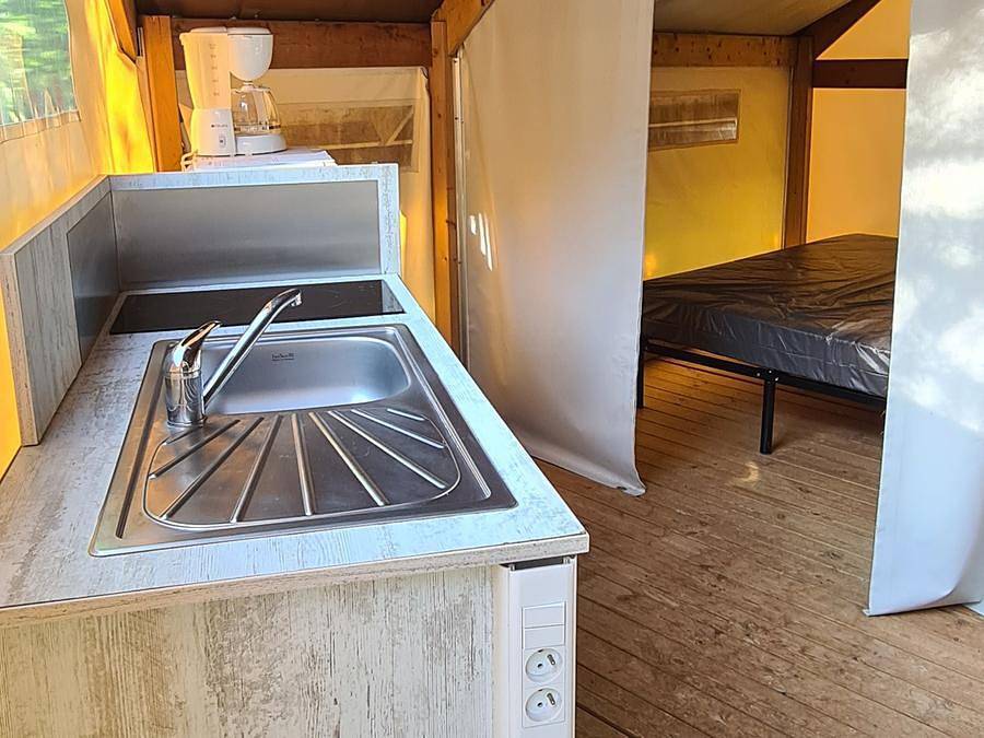 Camping Domaine Papillon - Bungalow de lona 4 personas - Junior Style (Sin instalaciones sanitarias) in Reyrevignes, Parque Natural Regional Causses du Quercy
