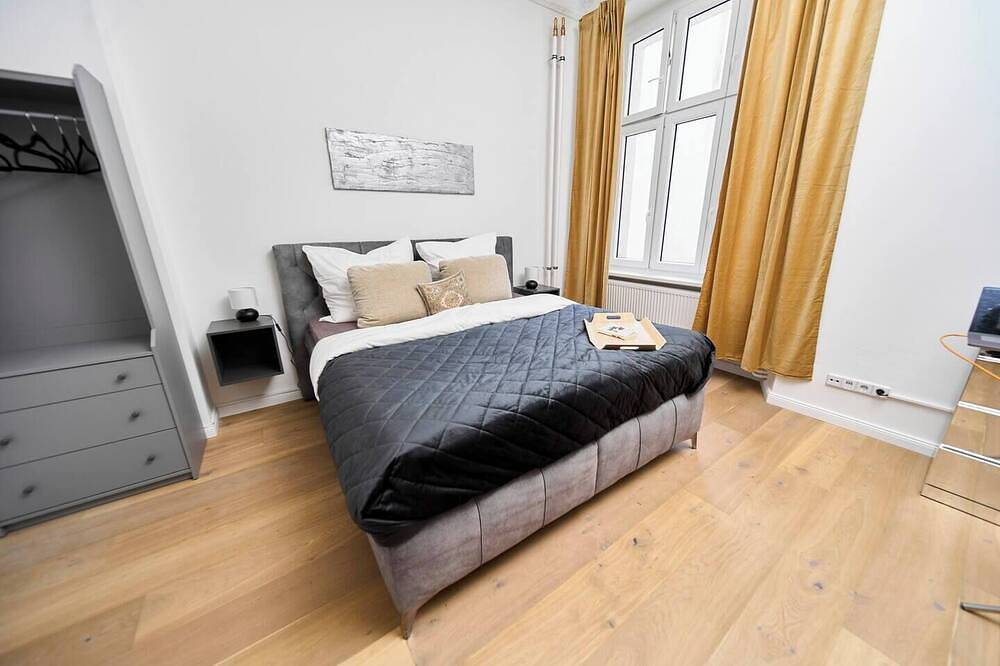 Ganze Wohnung, Loftly Kant99 - Zentral - 90m2 - Self Check-In - 300 Mbit in Charlottenburg Berlin, Berlin