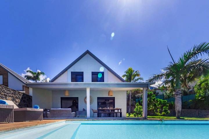 Villa pour 8 personnes, avec piscine et vue ainsi que jardin et terrasse dans Saint-Gilles les Bains - 2