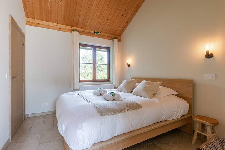 Secluded estate | Pond & terrace, 30 mins to Bruges in Provincia de Flandes Occidental