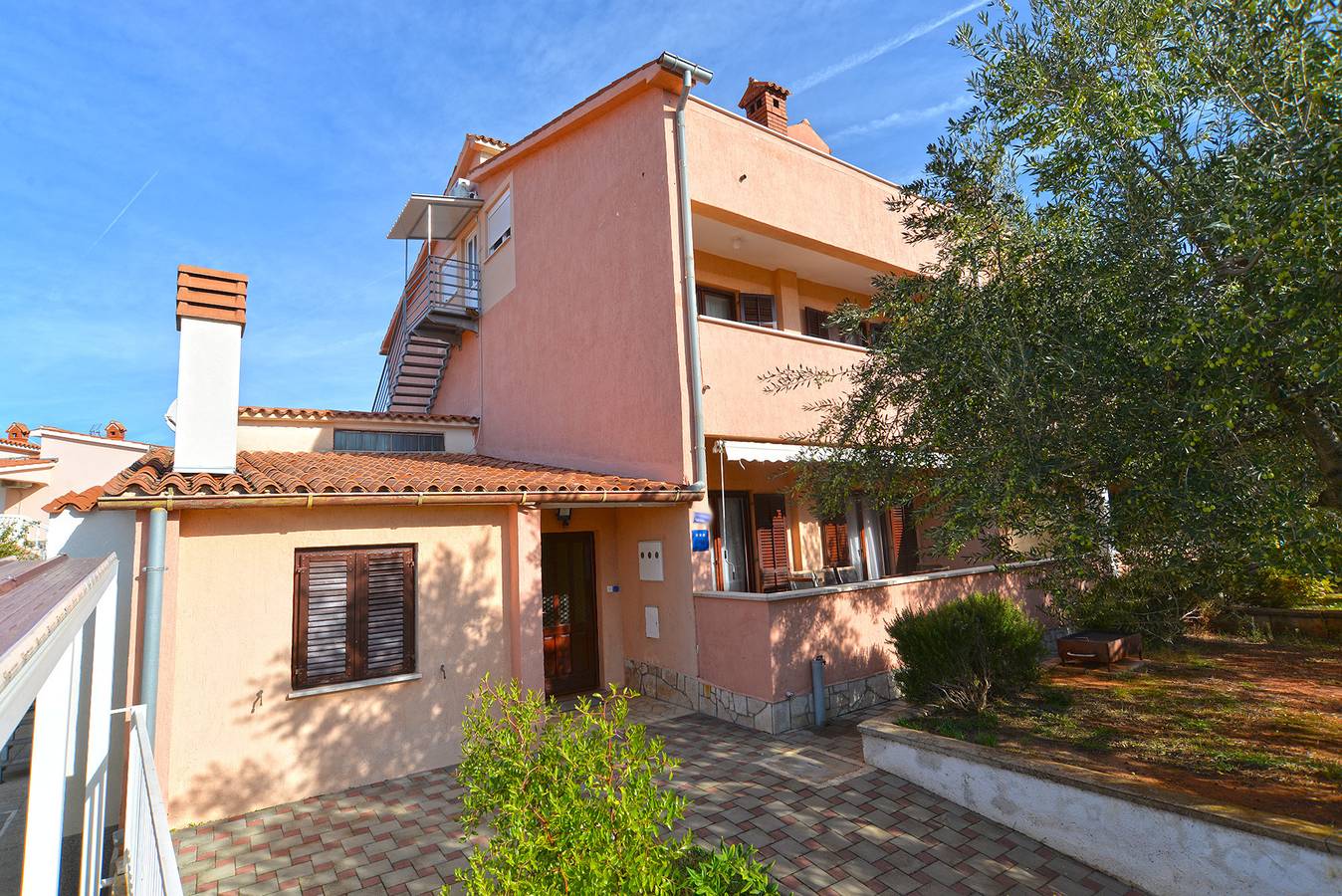 Ganze Wohnung, Ferienwohnung für 8 Personen mit Terrasse in Fazana, Südküste Istrien