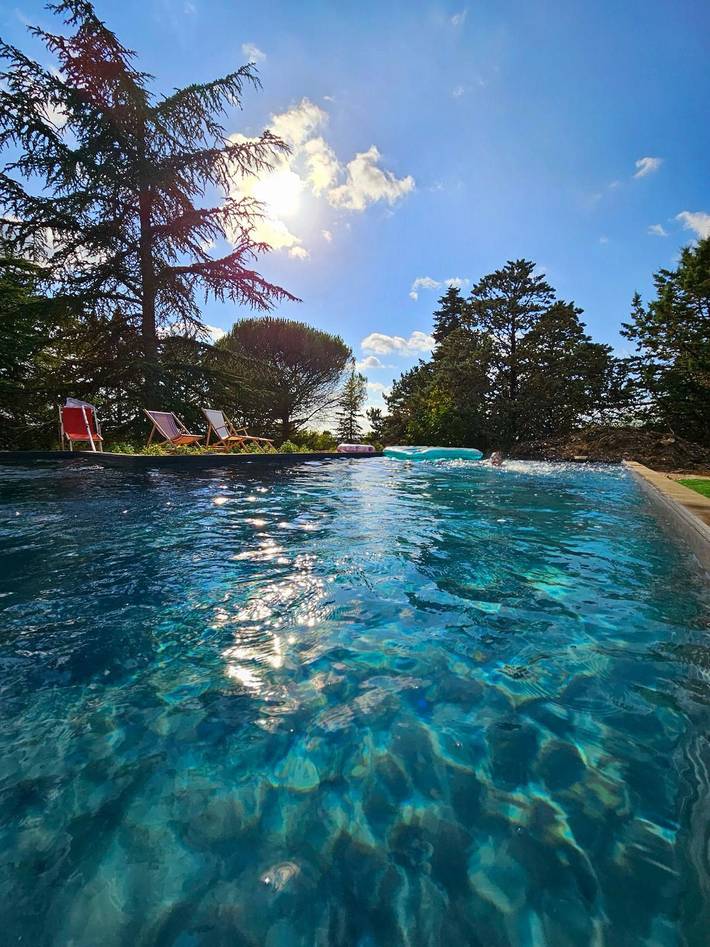 Location de vacances pour 12 personnes à Saint-Vincent-Rive-d'Olt