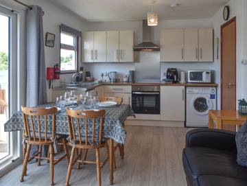 Cottage for 3 Guests in Brundall, East of England, Picture 2