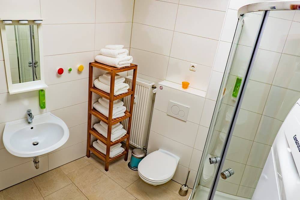 Entire apartment, Vacation apartment in Würzburg city with balcony incl. parking in front of the door in Würzburg, Franconian Wine Country