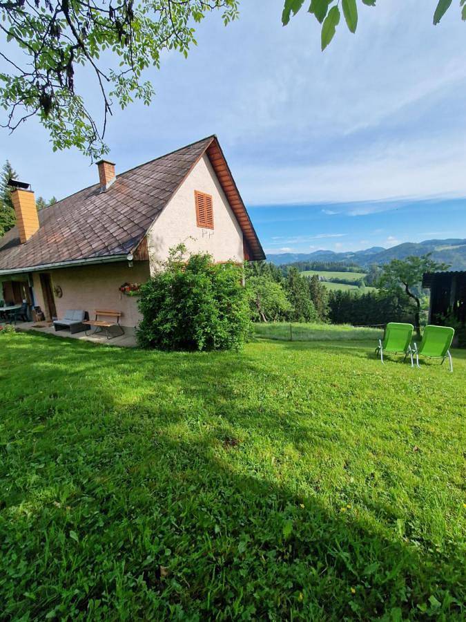 Ferienwohnung für 4 Personen, mit Garten und Ausblick, mit Haustier
