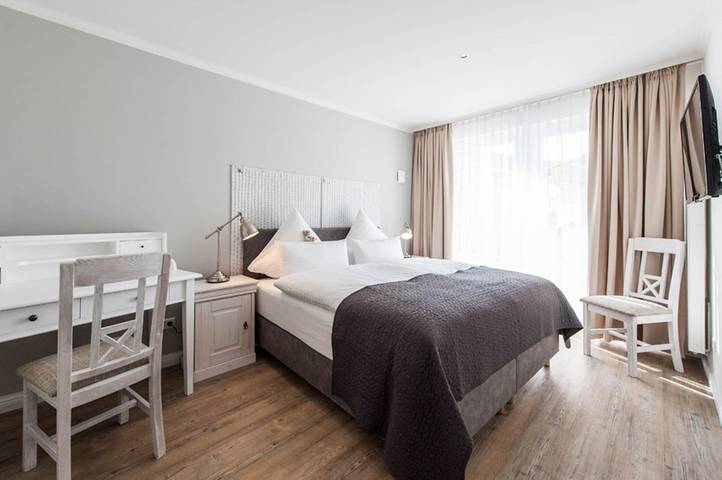 Ganze Wohnung, Weisse Villa - Apartment für 2 Personen mit Haustier am Hafen von Büsum in Hafen Büsum, Büsum