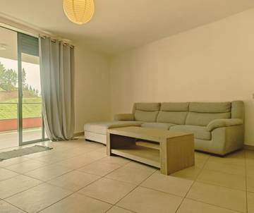 Gîte pour 2 personnes, avec terrasse ainsi que piscine et vue dans Punaauia