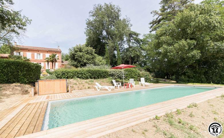 Gîte pour 8 personnes, avec Terrasse ainsi que Jardin et Piscine