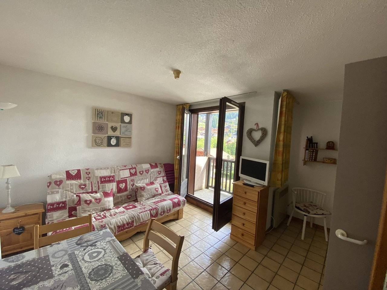 Estudio entero, Estudio para 4 pers, a 450 m de las pistas y cerca de tiendas in Les Carroz, Arâches-la-Frasse