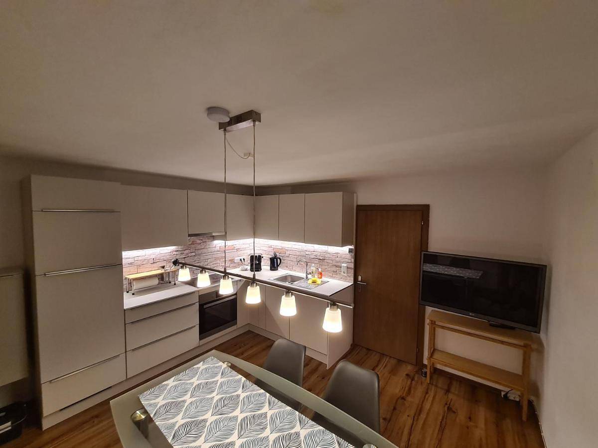 Ganze Wohnung, Two-Bedroom Apartment with Balcony in Reutte, Außerfern