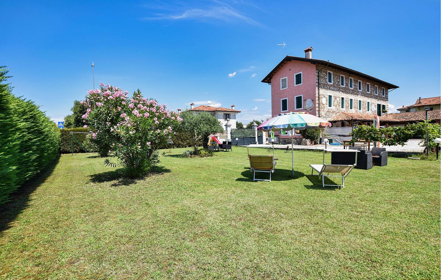 Modern 2BR Apartment with WiFi & Parking, Udine City Center 2km in Udine, Udine Province