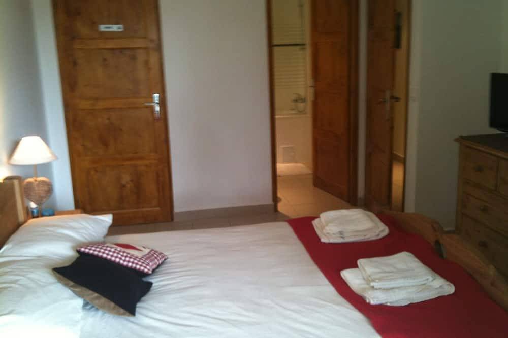 Chalet Jonquille - 12 persons with outdoor Jacuzzi, 6 bedrooms in Oz, Écrins National Park