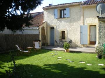 Gîte pour 5 personnes, avec jardin et terrasse à Sénas