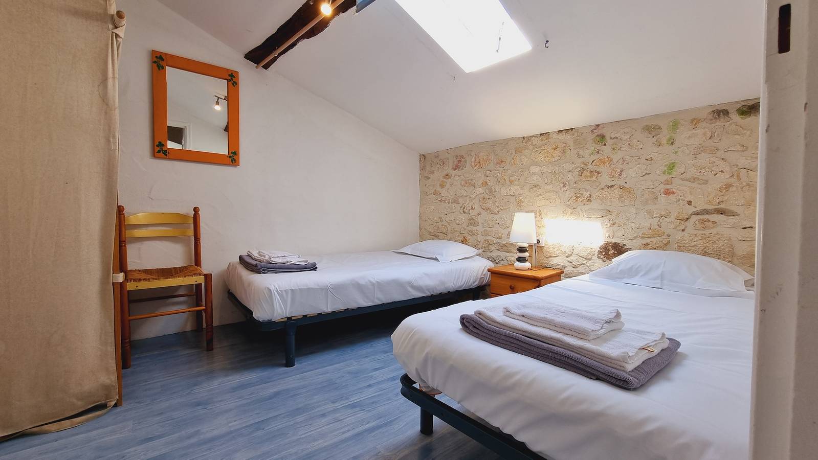 Gîte pour 4 personnes avec piscine in Saint-Just-Luzac, Côte de Beauté