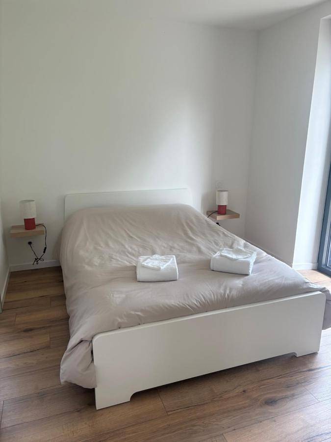 Location de vacances pour 10 personnes, avec jardin et terrasse à Montaigu-les-Bois - 2