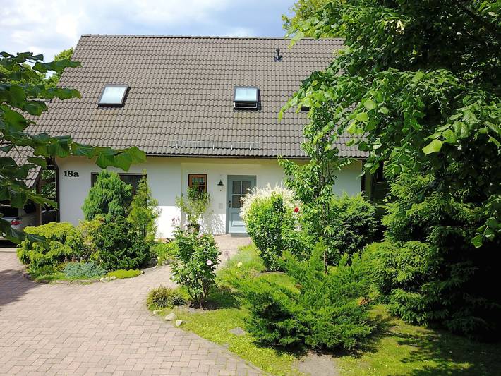 Ferienwohnung für 4 Personen, mit Balkon und Terrasse sowie Garten in Großräschen