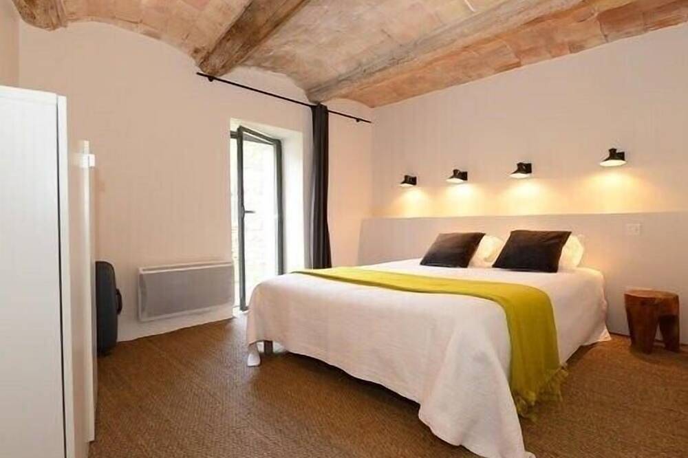 Maison de caractère + jardin & pisc, rénovation contemporaine in Garrigues-Sainte-Eulalie, Région de Nîmes