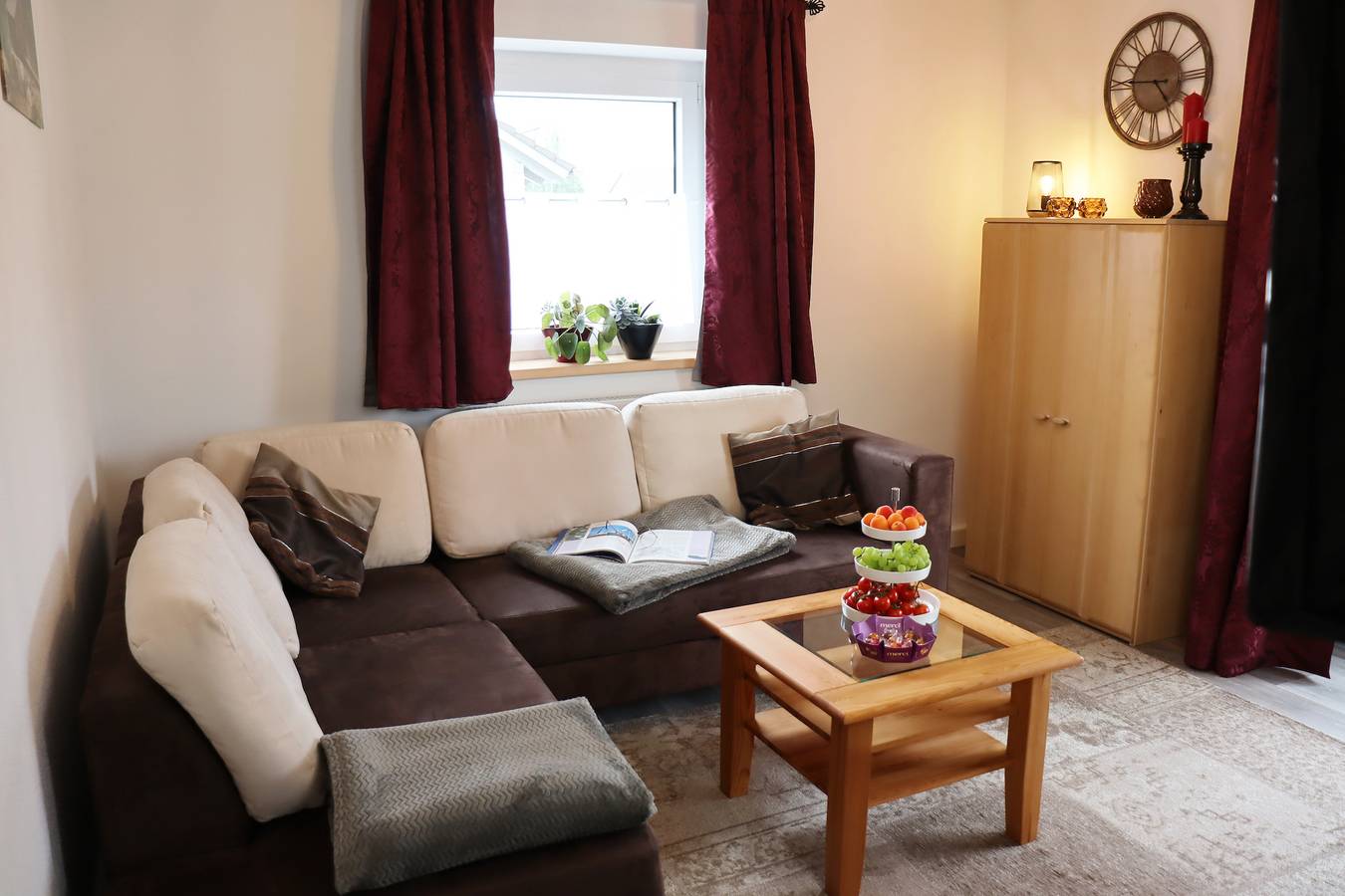 Ganze Ferienwohnung, Fasanengarten in Traunreut - Ferienwohnung 55qm mit Balkon und Gartenblick in Traunreut, Landkreis Traunstein
