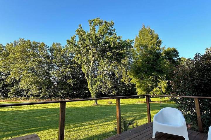 Gîte pour 2 personnes, avec Jacuzzi et Terrasse ainsi que Jardin et Piscine à Josse