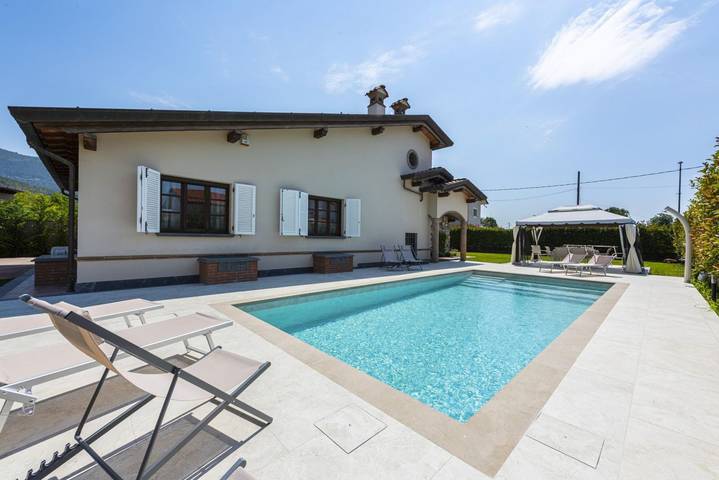 Villa per 10 persone, con Giardino e Piscina a Pietrasanta