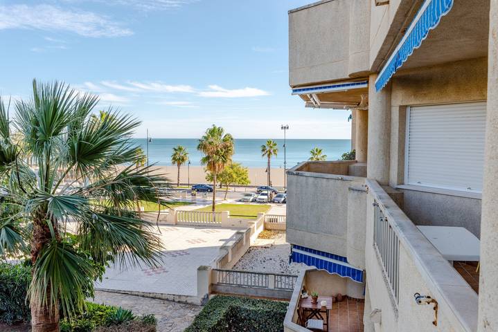 Ganze Wohnung, Wunderschönes Apartment Costa Lago am Strand mit Pool, Wlan und Meerblick; Parkplätze vorhanden in Playa de Playamar, Torremolinos