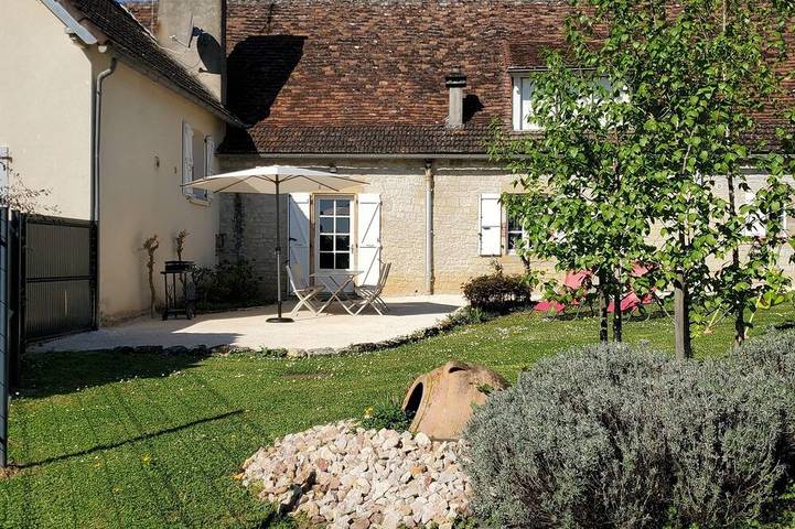 Gîte pour 6 personnes, avec terrasse et jardin à Cavagnac