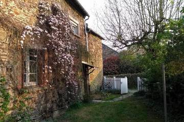 Gîte pour 5 personnes, avec jardin, animaux acceptés à Néant-sur-Yvel
