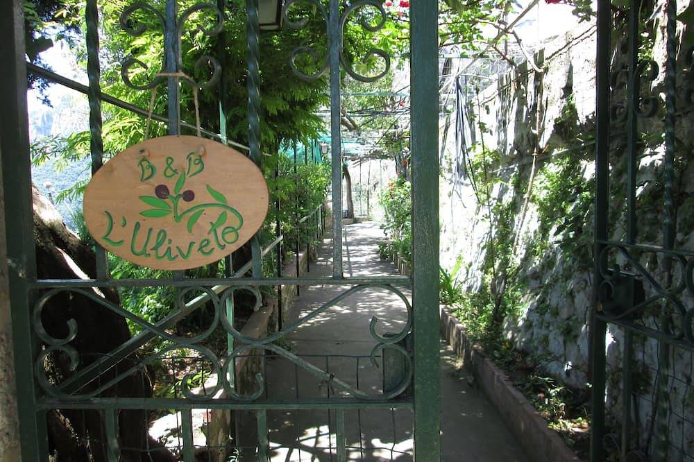 Entire apartment, Positano House B & B L'Uliveto in Positano, Sorrento Coast