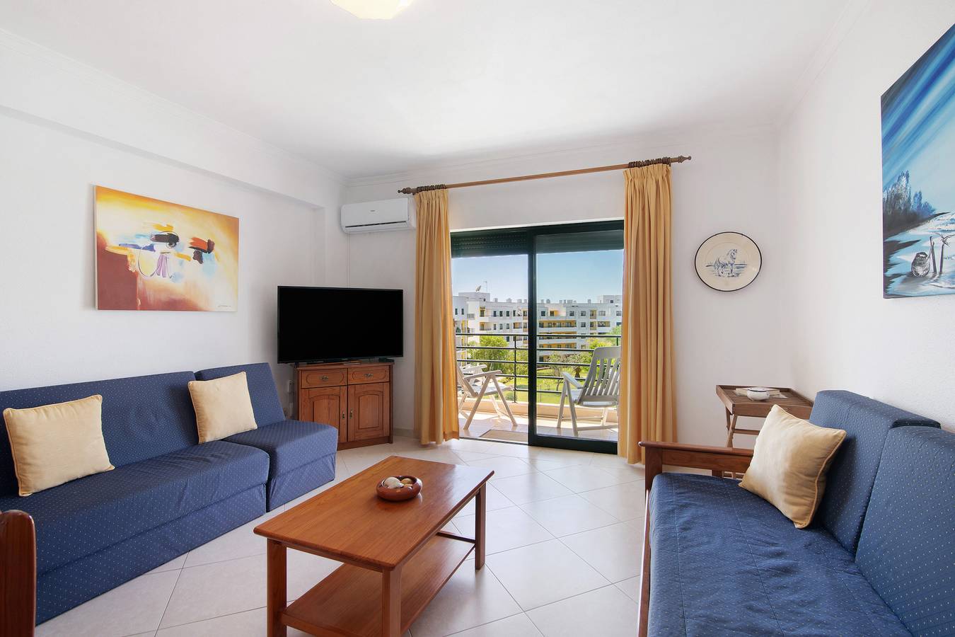 Entire apartment, Apartment 'Vila Armação de Pêra' with Shared Pool, Wi-Fi and Air Conditioning in Armação de Pêra (costa), Armação de Pera