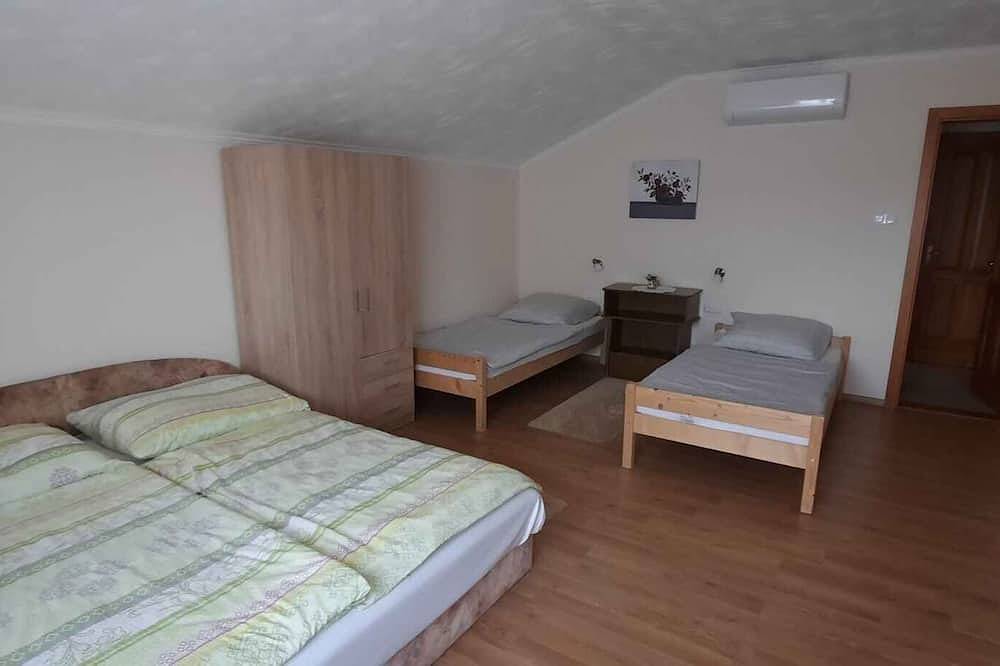 Entire apartment, Holiday apartment with Wi-Fi and air conditioning in Keszthely, Keszthely region