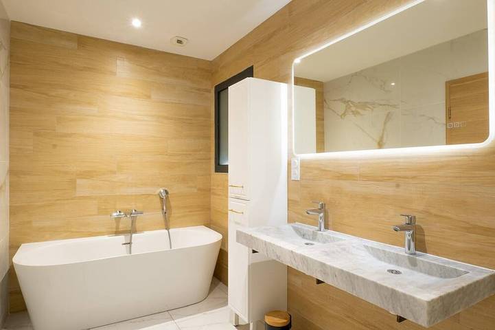 Modern villa with whirlpool bath in Corent, Regionaler Naturpark Livradois-Forez