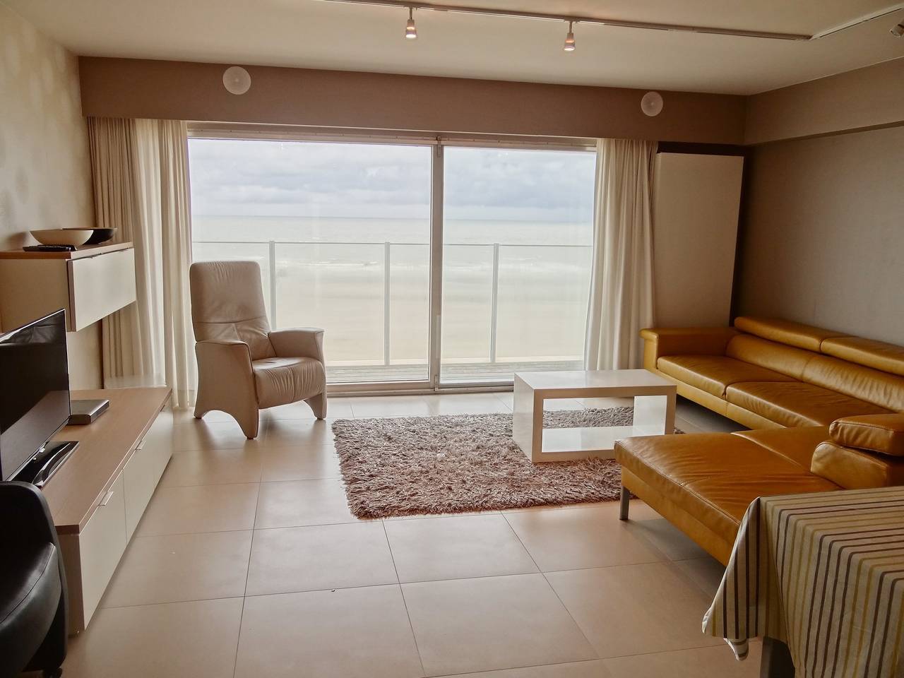 Entire apartment, Apartment in Nieuwpoort by the Beach in Nieuwpoort, Belgian Coast