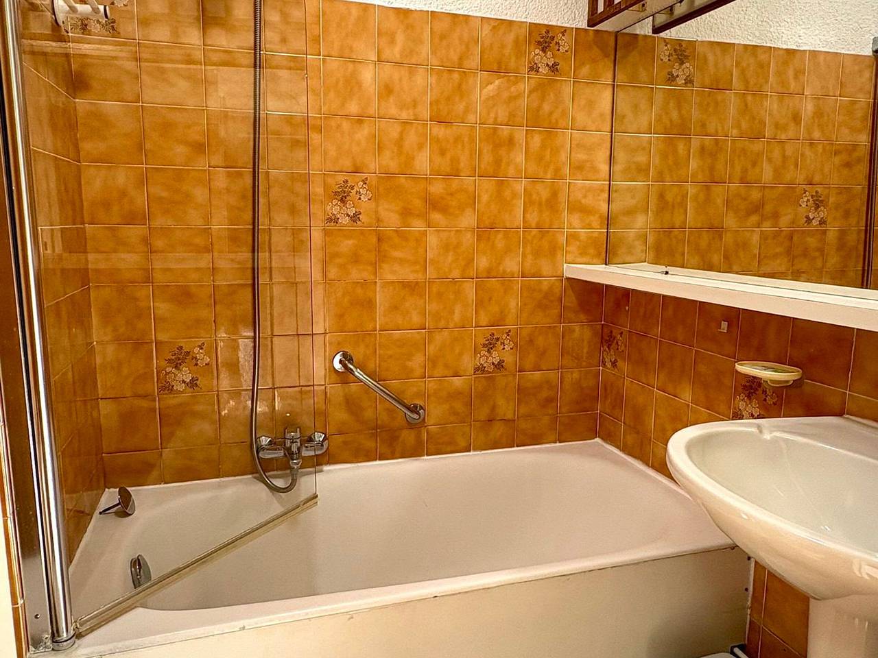 Entire studio, Studio for 4 sea view with Wi-Fi and terrace in Roquebrune-Cap-Martin, Mediterranean Coast (France)