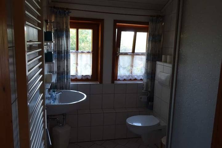 Ferienhaus mit großer Wiese an Naturschutzsee in Petershagen, Kreis Minden-Lübbecke