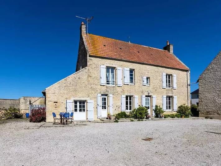 Location de vacances pour 7 personnes, avec Terrasse et Jardin à Longues-sur-Mer