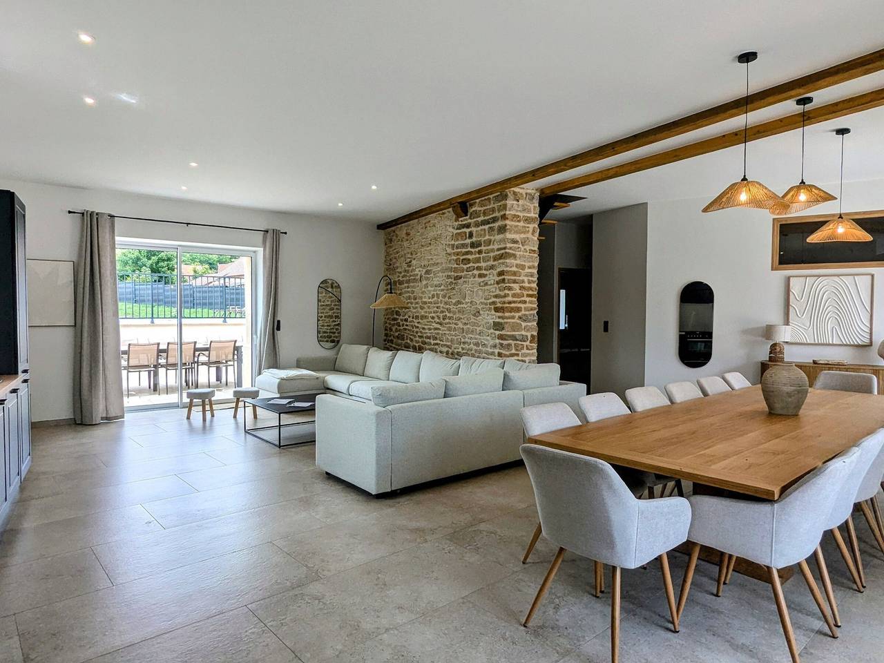 Amplio alojamiento con terraza, spa y piscina climatizada en Borgoña in Bellenot-sous-Pouilly, Beaune region