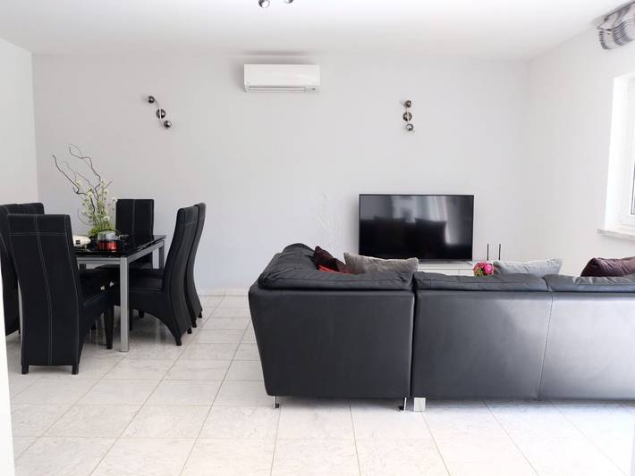 Ganze Wohnung, Villa Tonika -Two Bedroom Apartment with Terrace ( A1 ) in Povlja, Brac