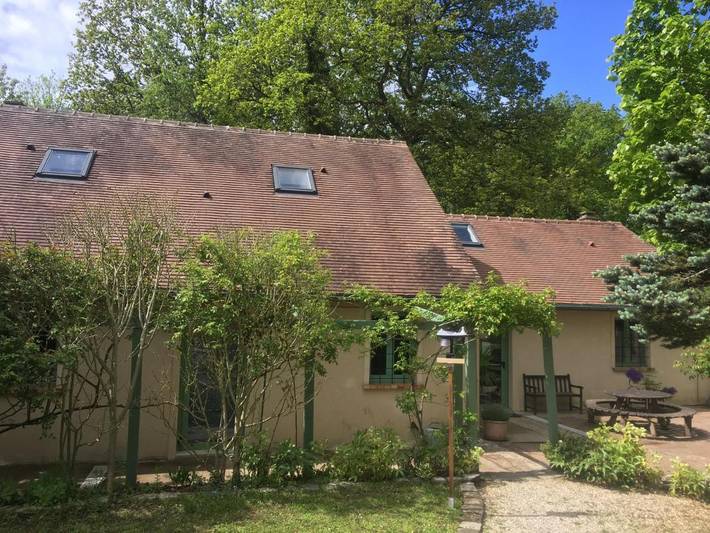 Gîte pour 8 personnes, avec jardin à La Celle-les-Bordes