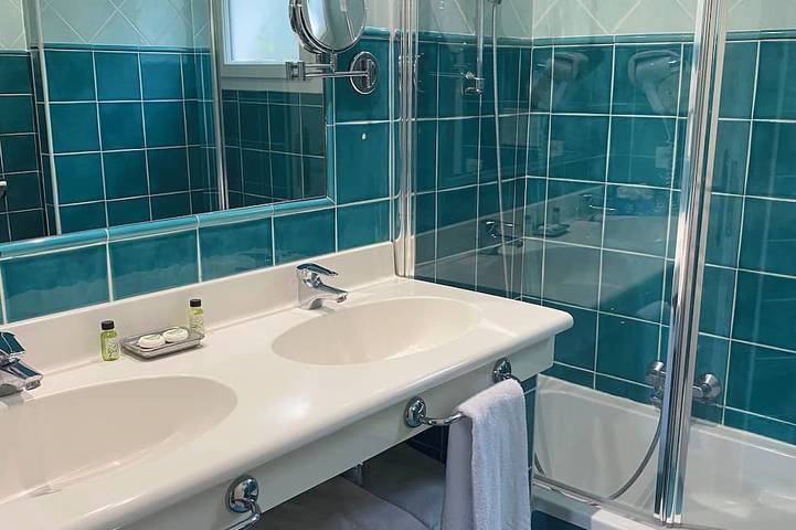 Villa climatisée grand confort avec jardin privé, piscine in Carros, Côte méditerranéenne (France)