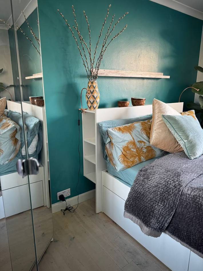 House - Sleeps 6 - Private Garden & Parking in Winnersh, Berkshire