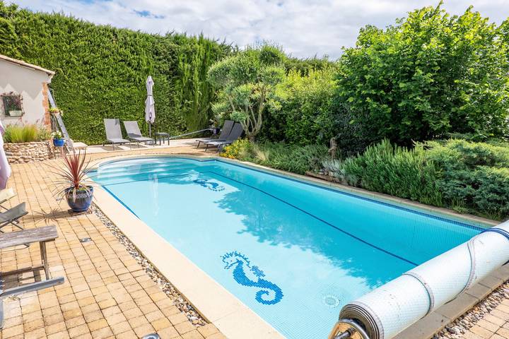Holiday Home 'La Bastide De La Coda' with Wi-Fi in Châteauneuf-du-Rhône, Nyons region