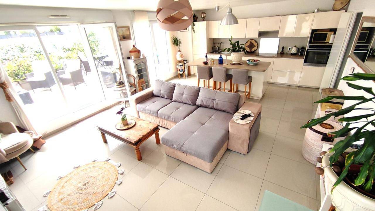 Appartement entier, Two-Bedroom Apartment in Rosny-sous-Bois, Seine-Saint-Denis