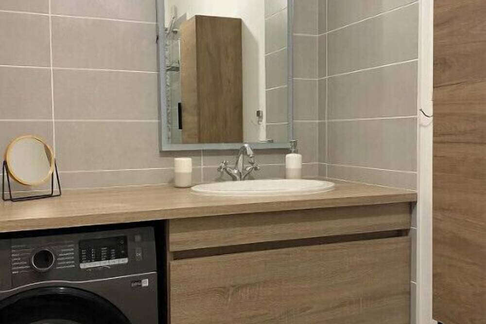 Appartement entier, Évasion Provençale avec Terrasse et Vue Jardin in Castelnau-le-Lez, Côte d'Améthyste