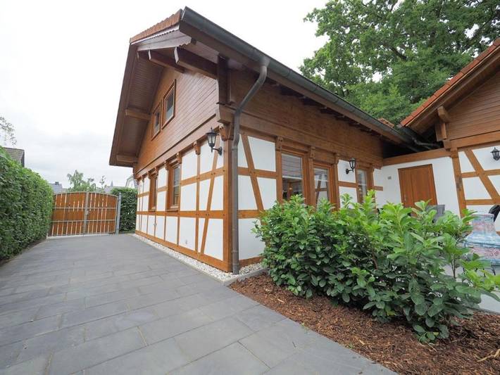Ferienhaus für 6 Personen, mit Terrasse und Sauna sowie Garten in Binz - 3
