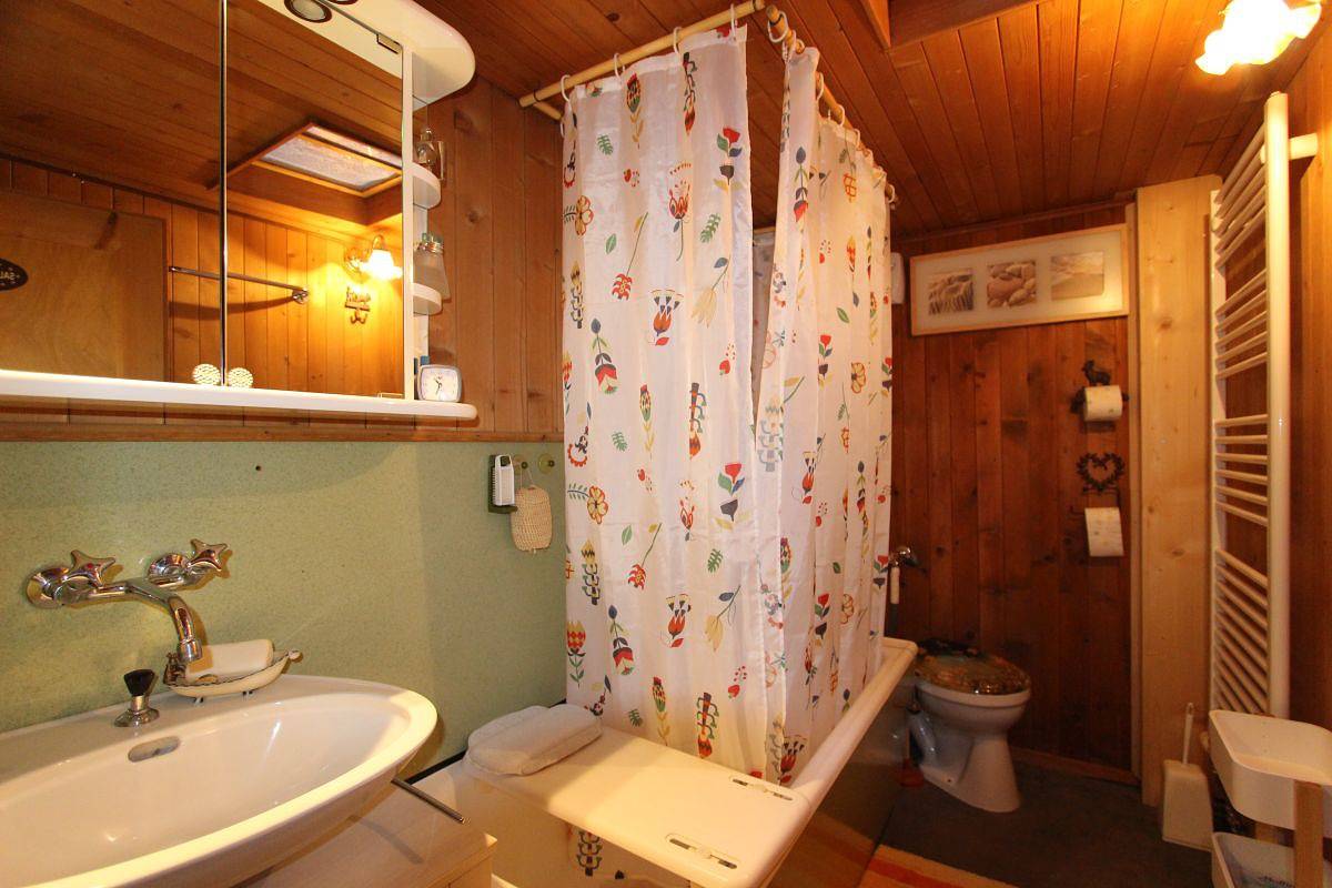 B&B Chalet La Pivoine - Chambre rez in Rossinière, Alpes Vaudoises