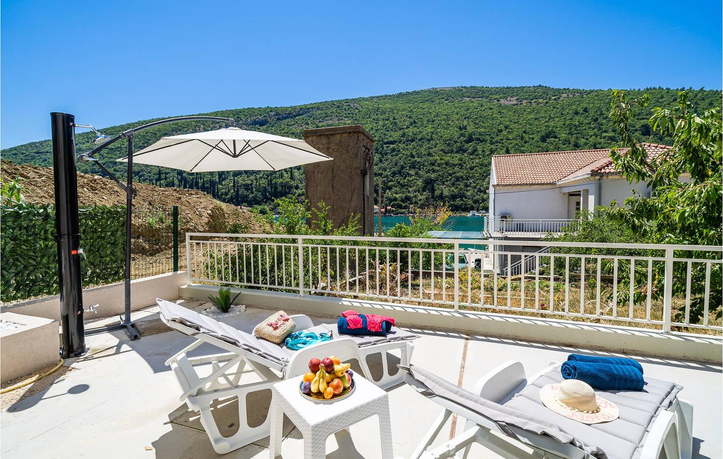 Ganze Ferienwohnung, Charmante Ferienwohnung mit Terrasse, 1 km zur Küste und 2 km zum Stadtzentrum in Mokosica, Dubrovnik-Neretva