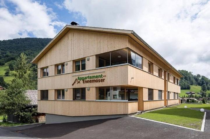 Ferienwohnung für 4 Personen, mit Balkon und Terrasse sowie Garten und Ausblick in Mellau