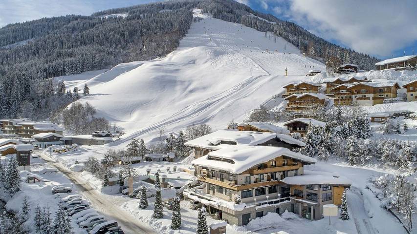 Vakantiewoning voor 6 personen, with zwembad and sauna as well as balkon in Saalbach