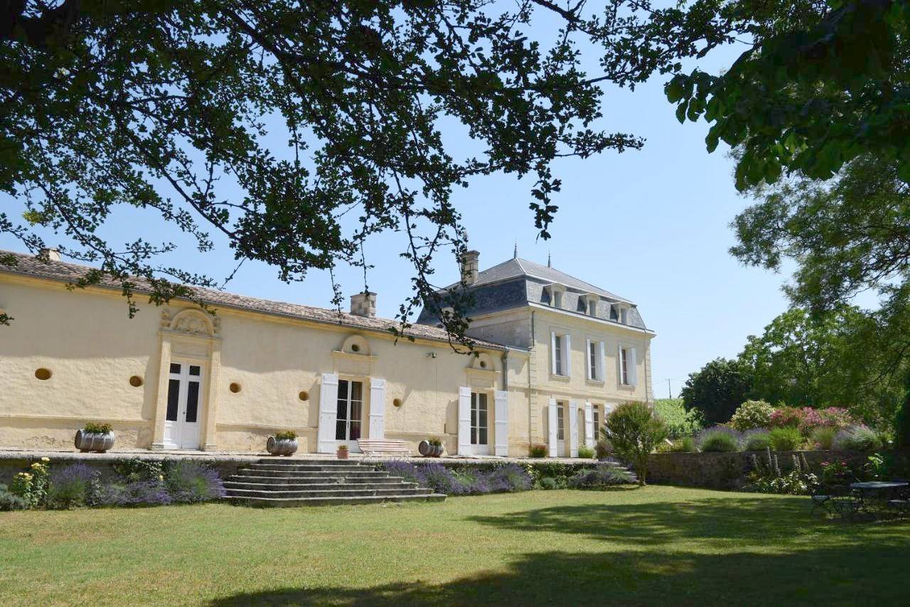 Twin Room with Pool View in Fronsac, Région de Libourne